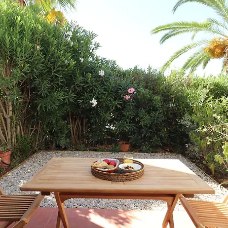 Holiday home Wave Retreat *